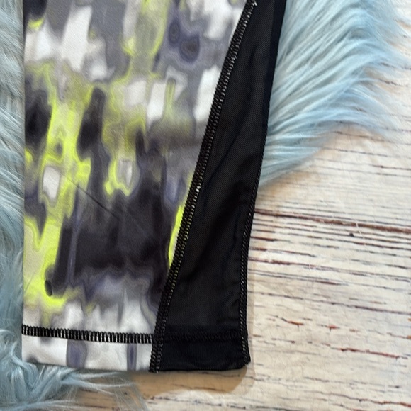 Zella Live in Blur Multi Color Capri Leggings sz S - Picture 8 of 8